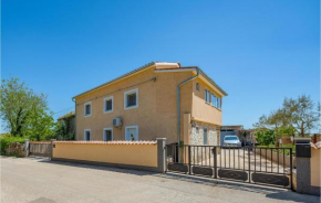 Beautiful Apartment In Divsici With Wifi